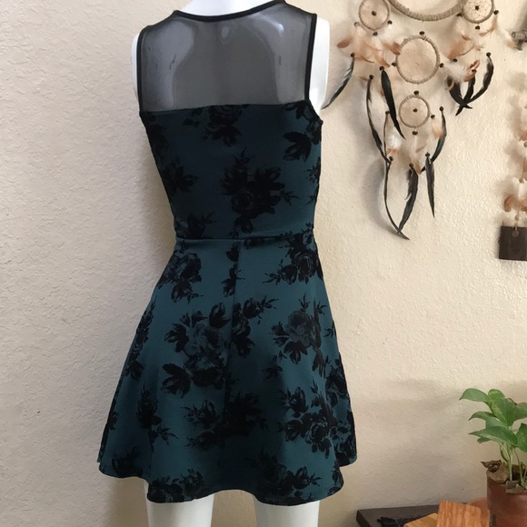 Dress size xs - Picture 2 of 3